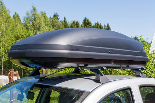 Οδηγός αγοράς: Πώς να επιλέξετε την ιδανική μπαγκαζιέρα οροφής για το αυτοκίνητό σας